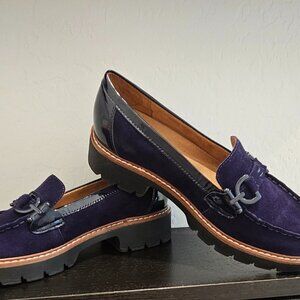 Easy Spirit Women's Size 7 1/2 Blue Lug Sole Loafers.